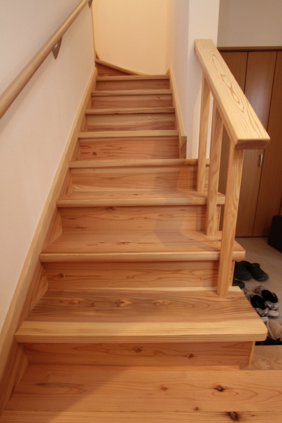 オーダーメイド無垢階段材をまとめてご提供します 社寺建築材 無垢階段 枡なら東濃ひのきの株式会社トーホー